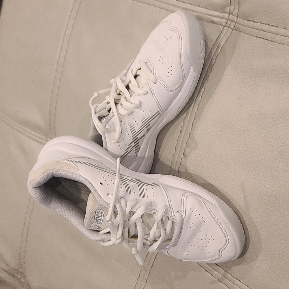 Cheer volleyball sneakers sz 2
